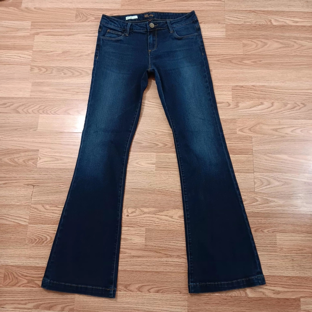 Kut from the kloth Chrissy Flare Size 6 Blue Dark Wash Stretch Boho Chic